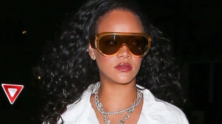 Rihanna fait une apparition élégante à Giorgio Baldi