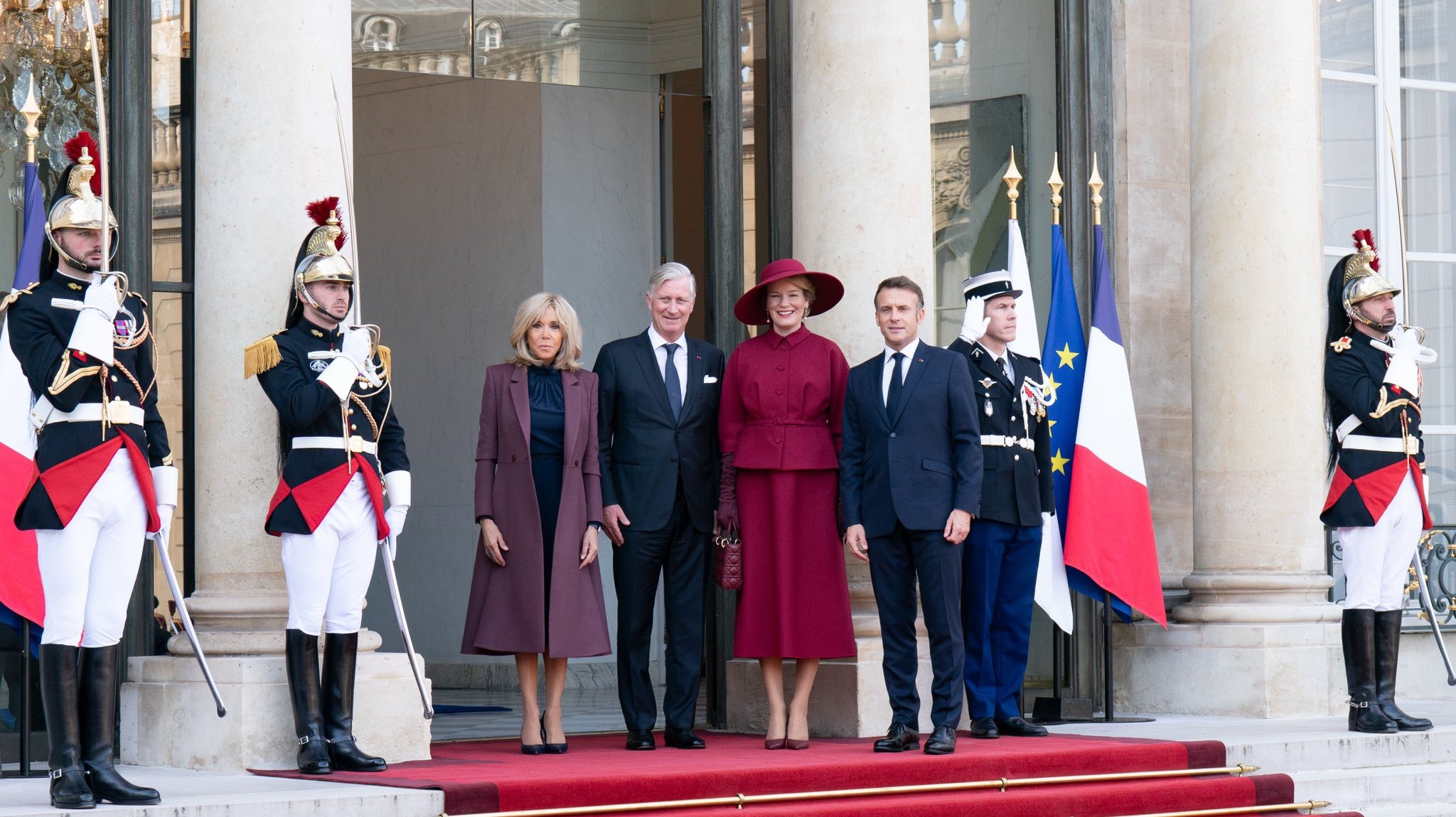 Le couple présidentiel accueille le roi Philippe et la reine Mathilde à l'Elysée