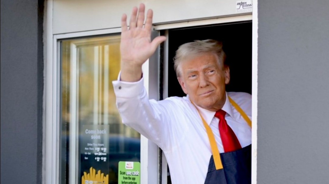 Donald Trump dans un McDonald's situé dans l'État-clé de Pennsylvanie