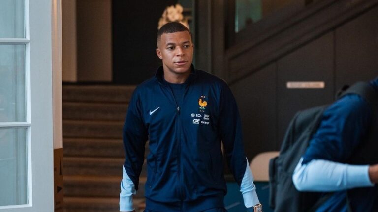 Kylian Mbappé avec l'équipe de France