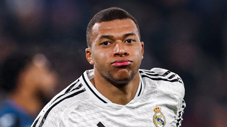 Kylian Mbappé marque pour le Real Madrid au Gewiss Stadium